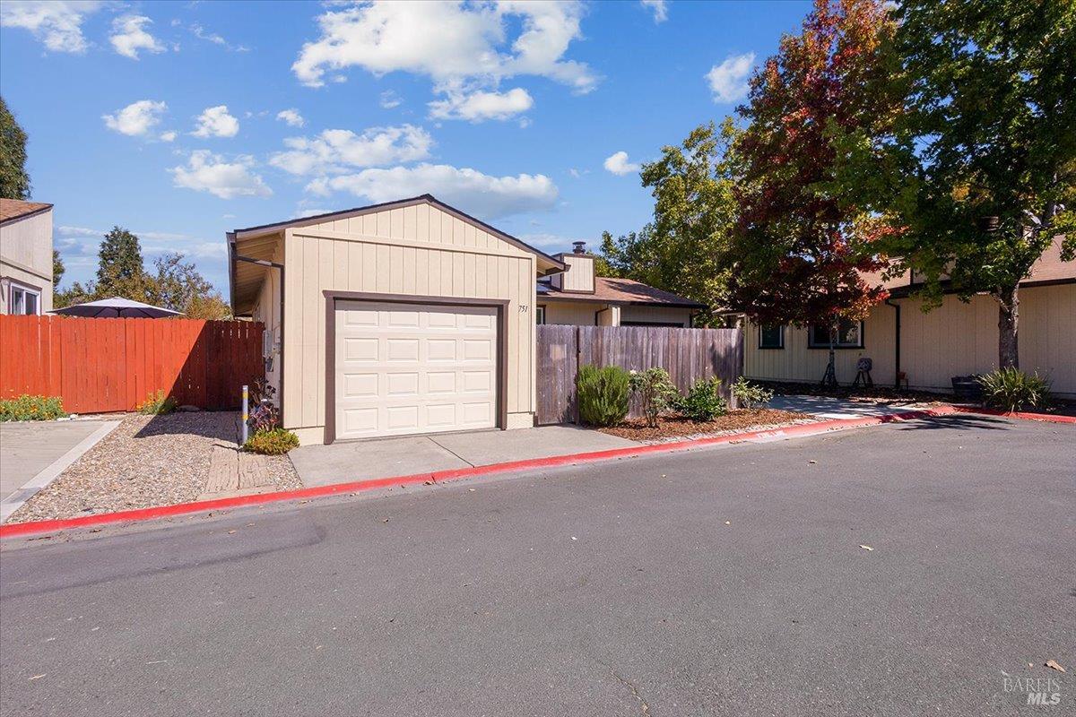 751 Agnew Place — photo