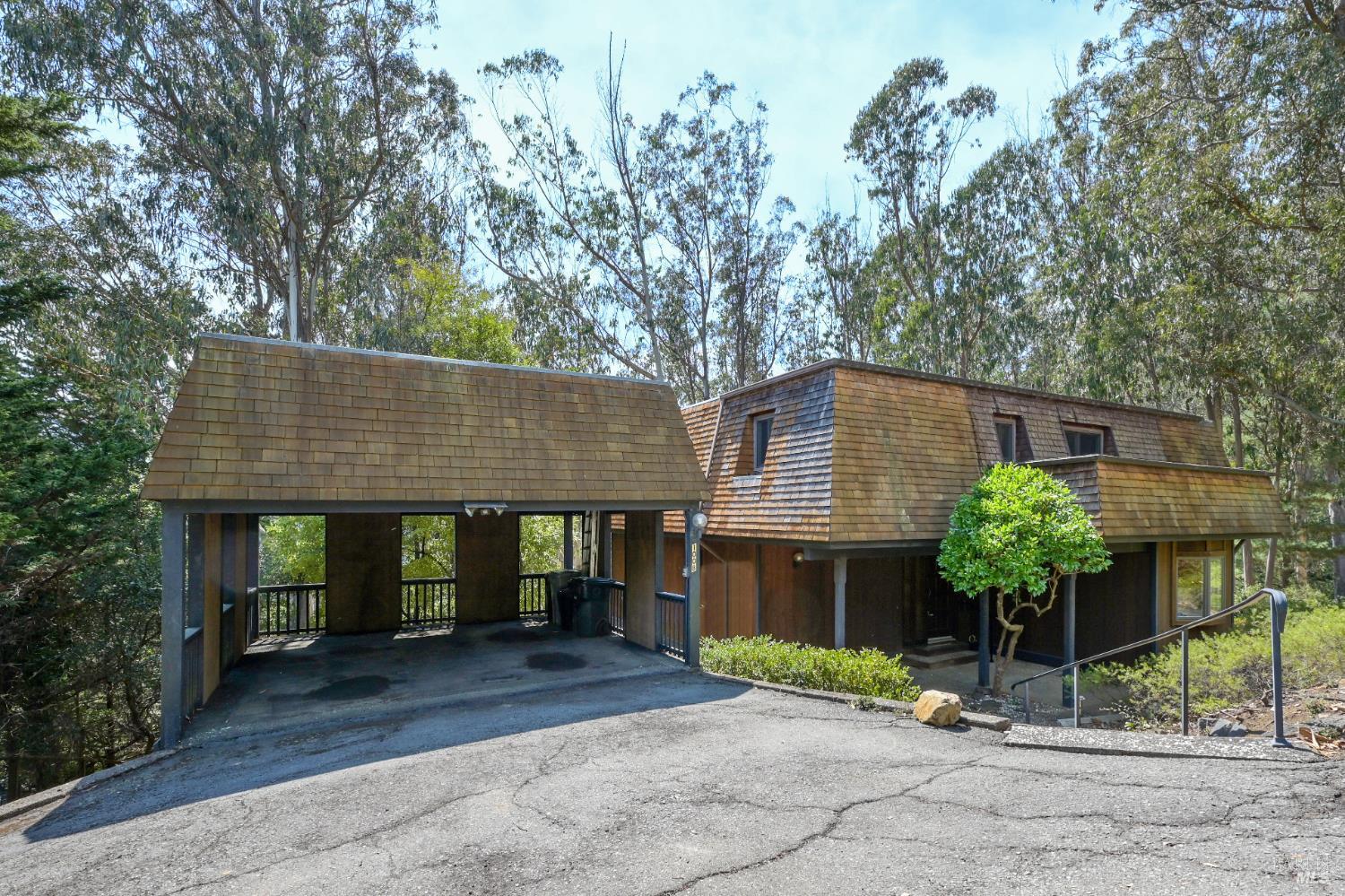 1008 Erica Road — photo