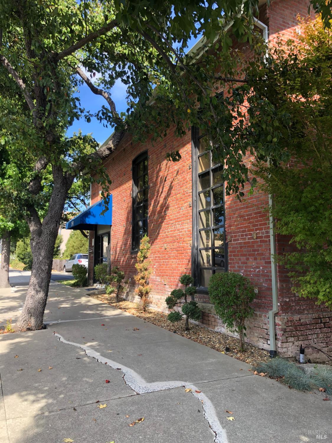 189 E H Street — photo