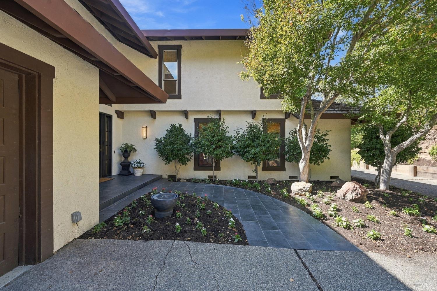 9 Burning Tree Court — photo
