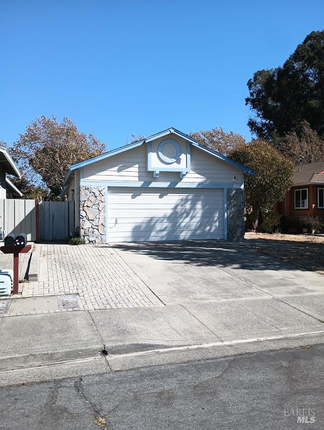 1035 Camellia Court — photo
