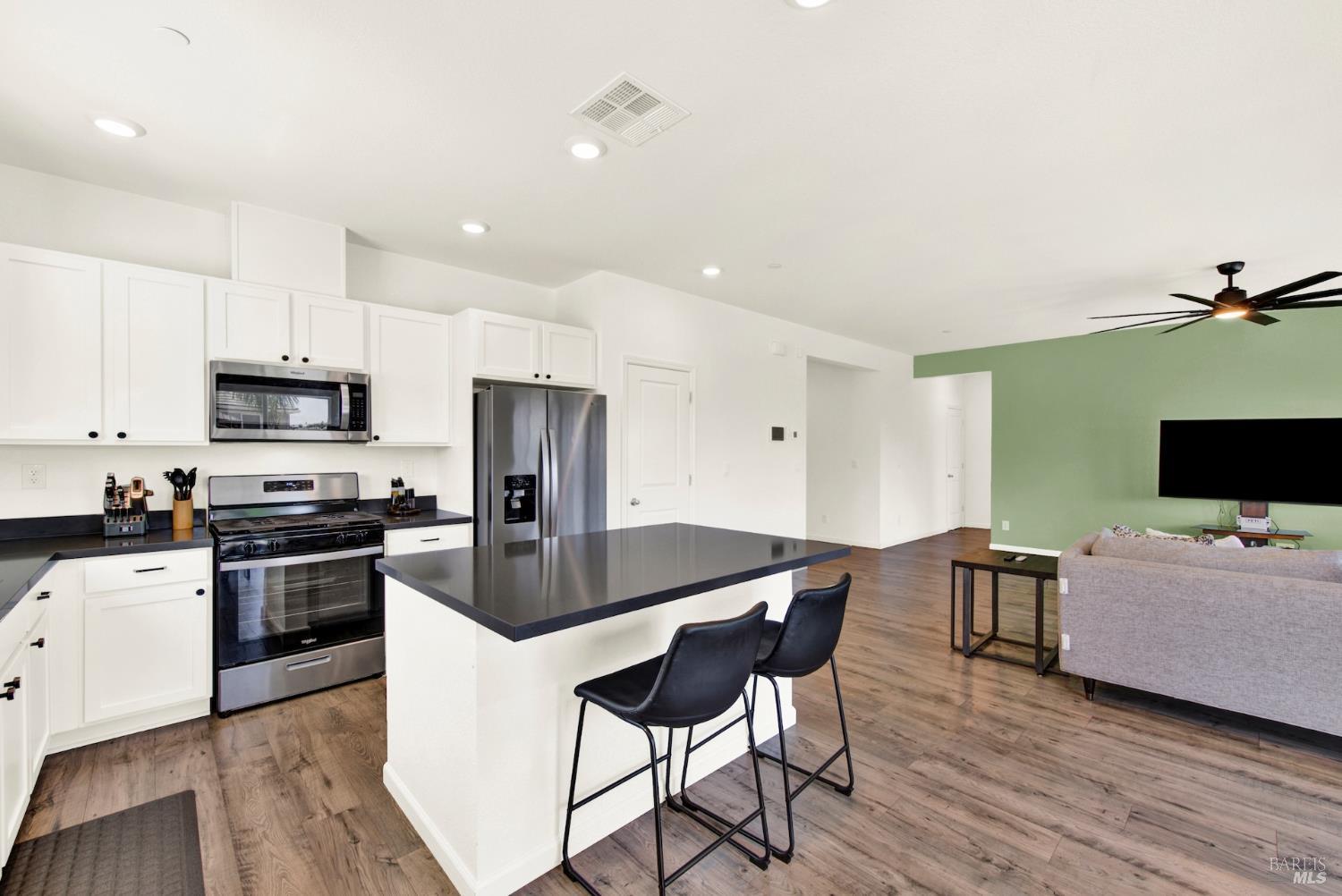 615 Songbird Way — photo