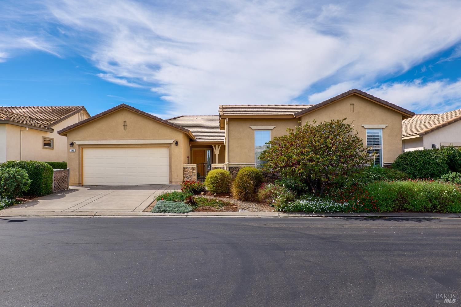543 Western Hills Drive — photo