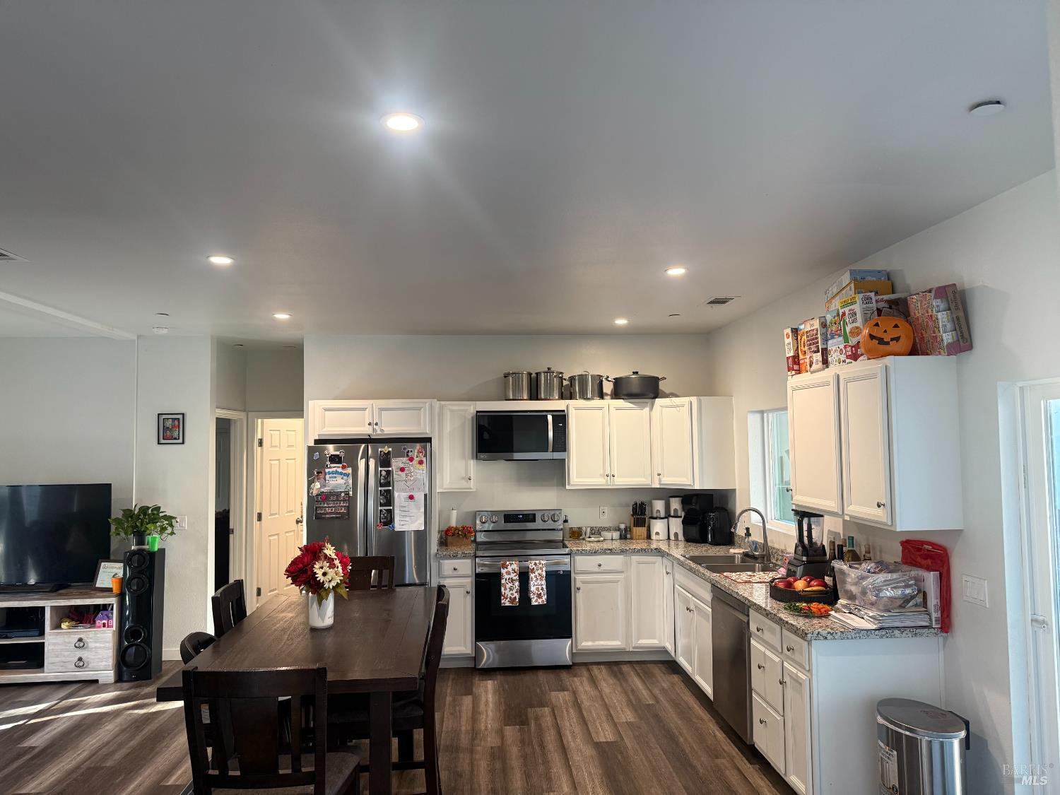 14006 Lakeshore Drive — photo