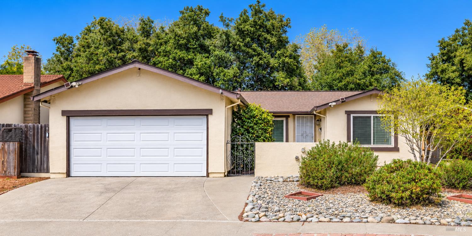 1 Creekview Court — photo