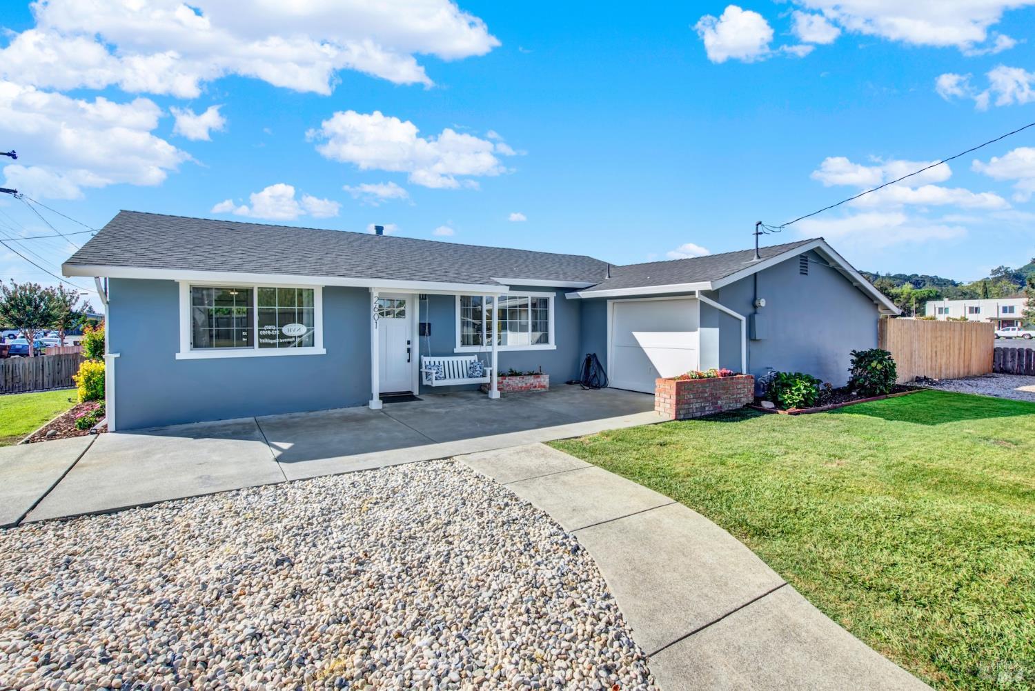 2601 Elm Street — photo