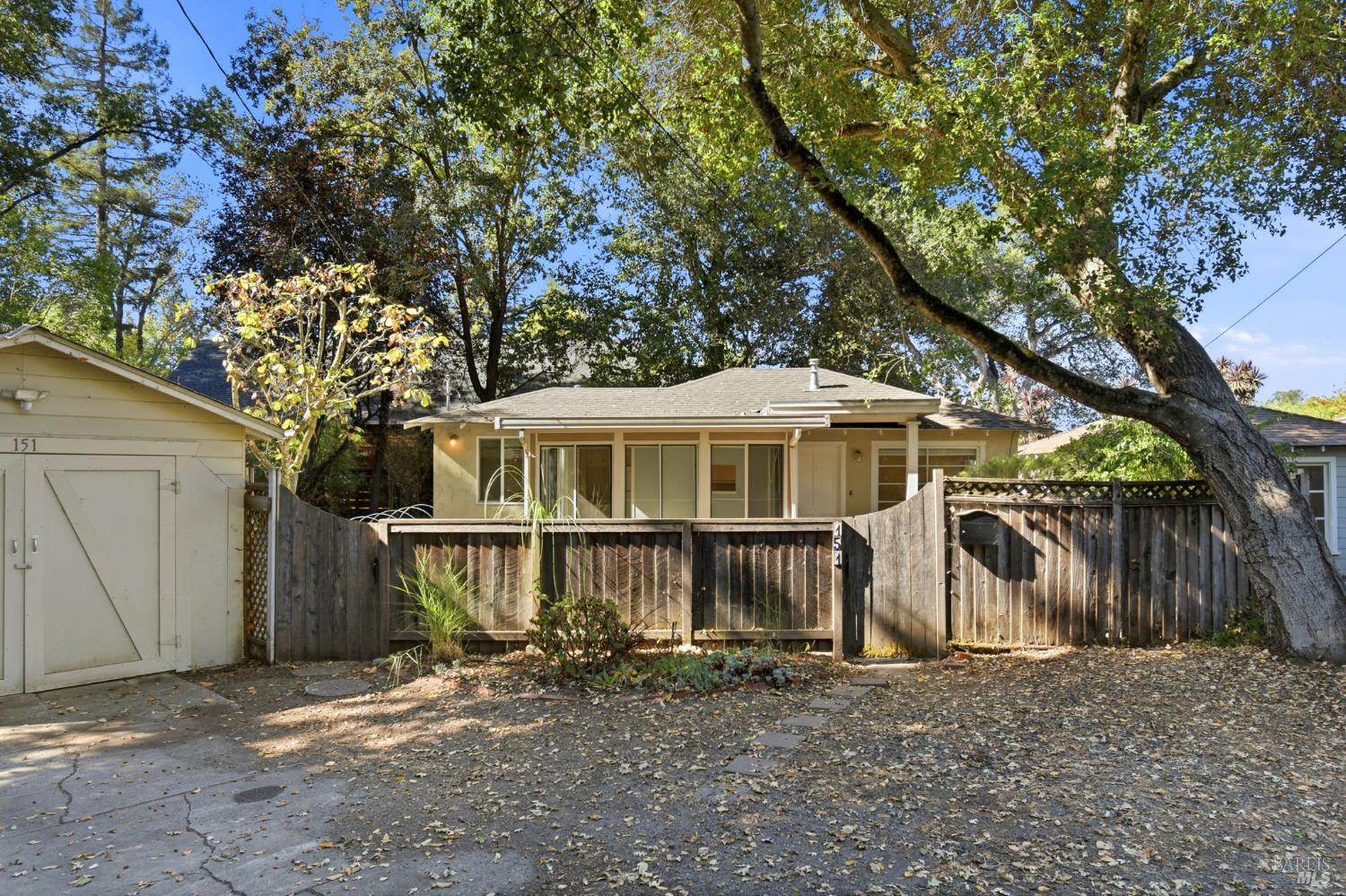 151 Glenwood Court — photo