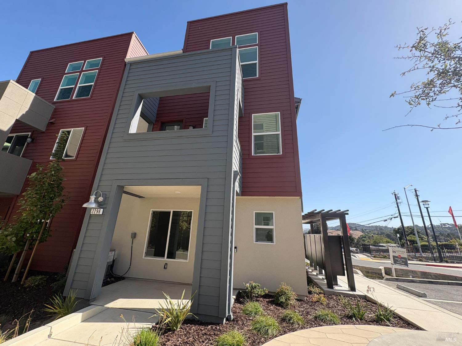 2296 Village Loop — photo