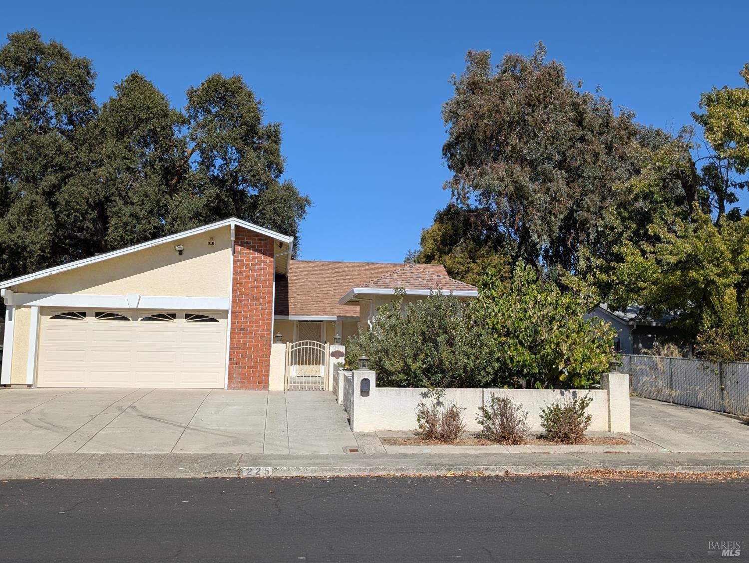 225 Woodhaven Drive — photo
