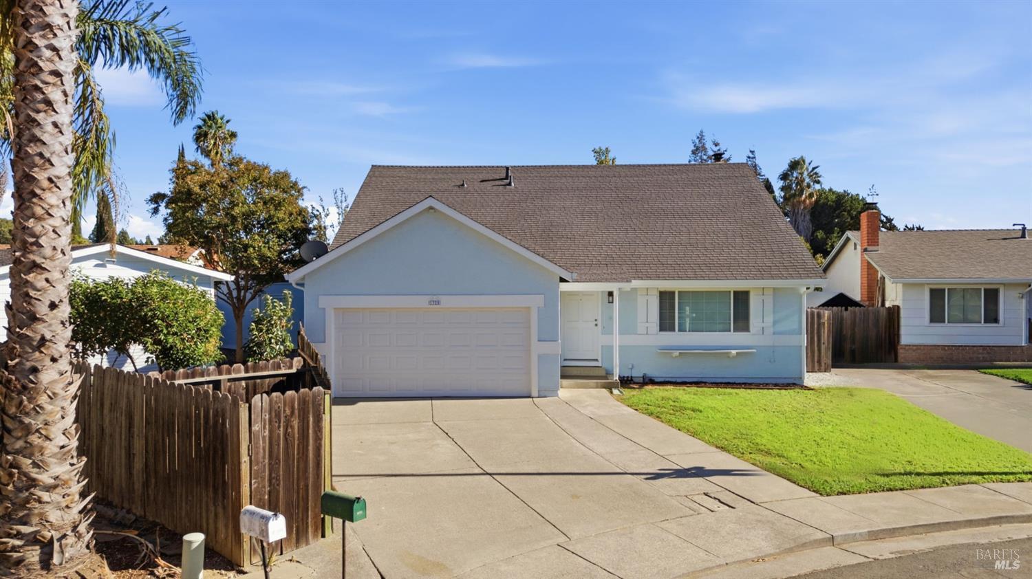 1325 Holmes Court — photo