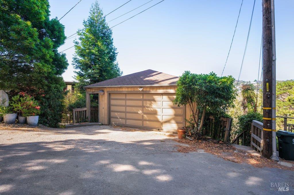 407 Wellesley Court — photo