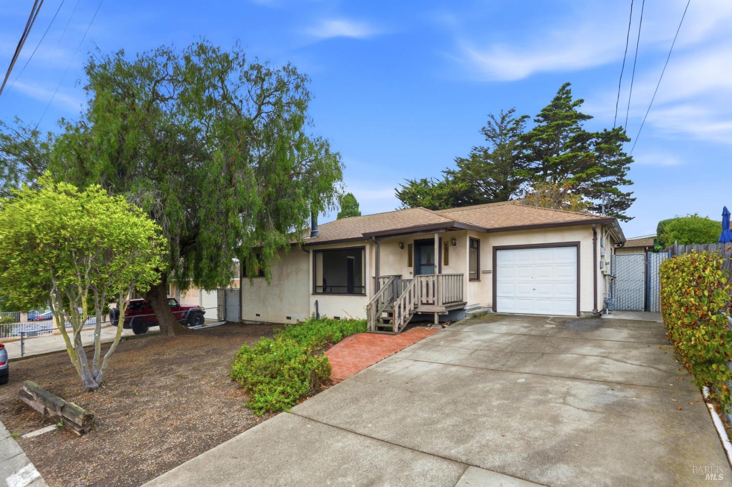 991 Mitchell Way — photo