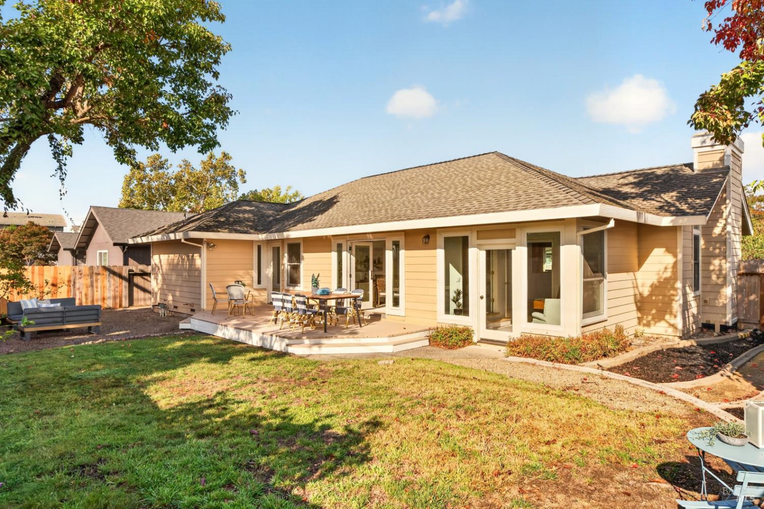 735 William Court — photo