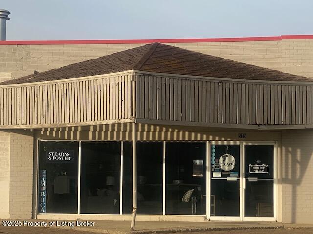 515 Villard Street W — photo