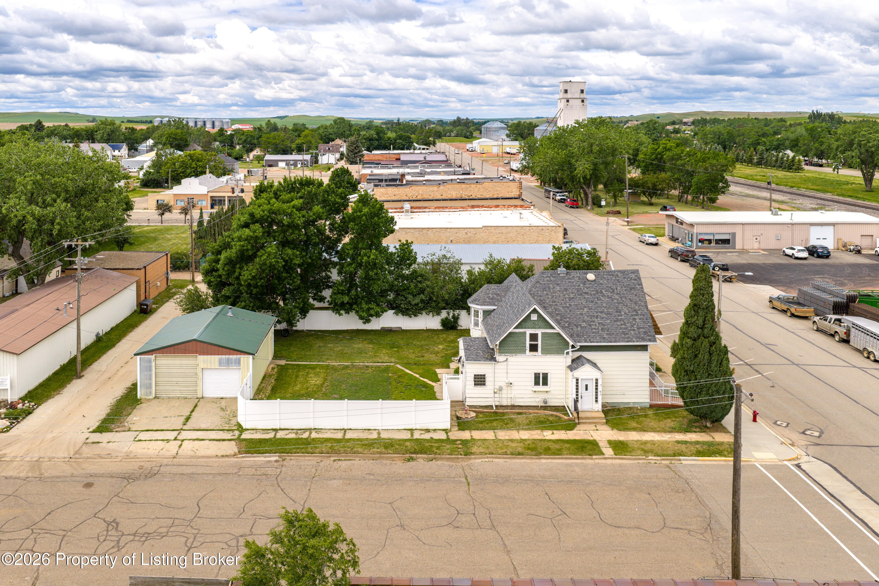 725 Main Street — photo