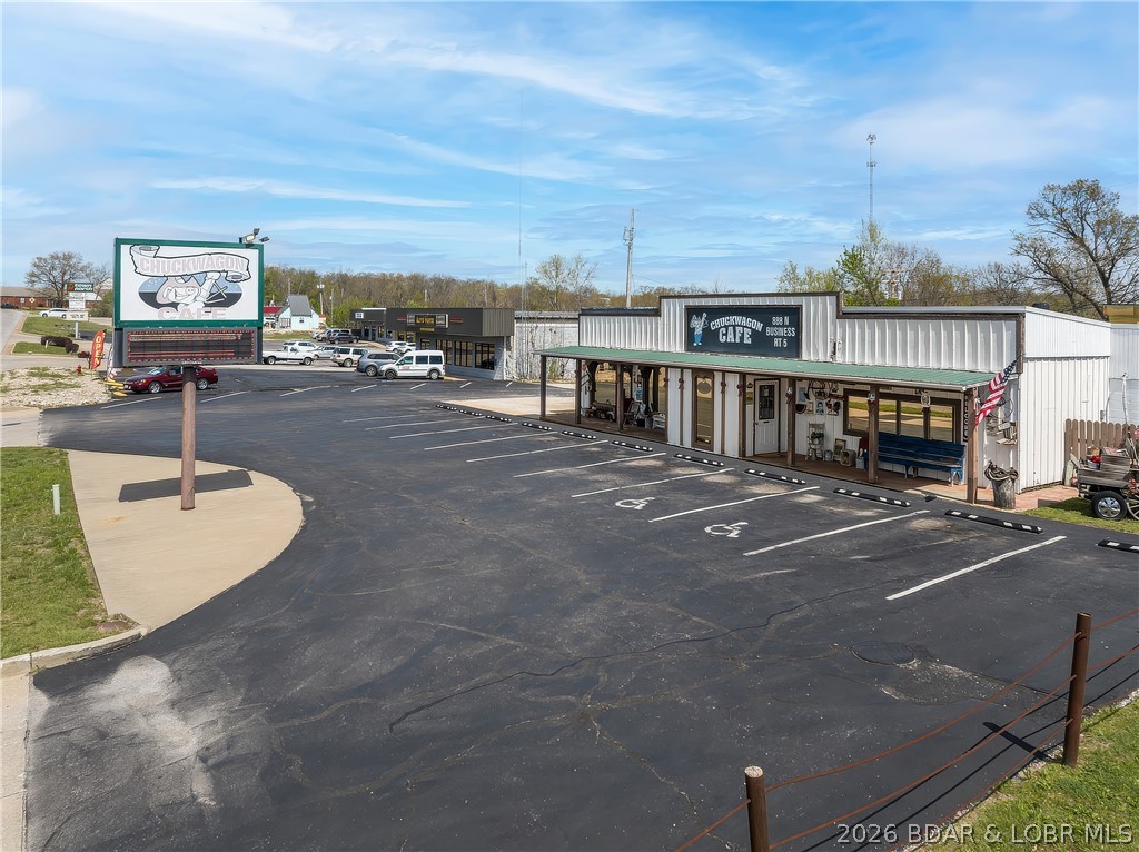 888 N Business Hwy 5 — photo