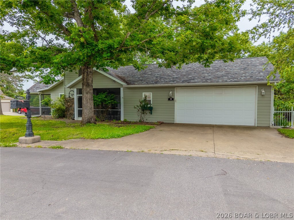 192 Victoria Lane — photo