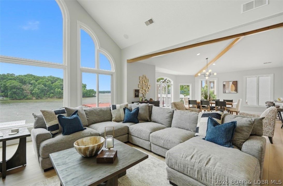 825 Grand View Drive — photo