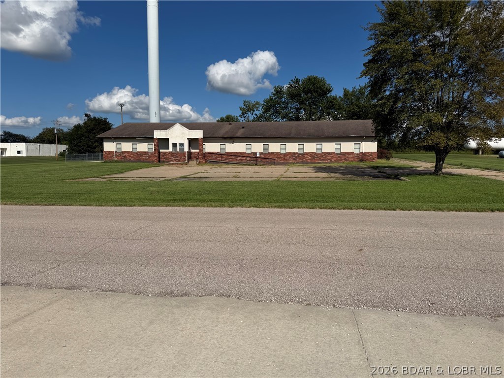 604 Industrial Park Drive — photo