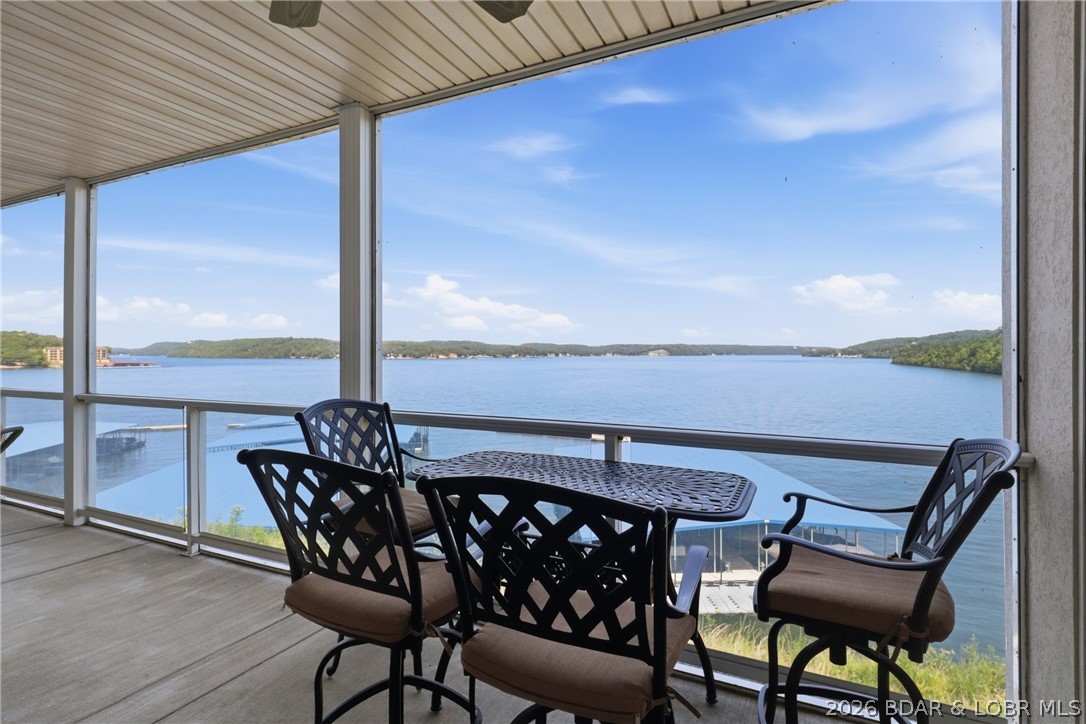 100 Trinity Point 2L — photo