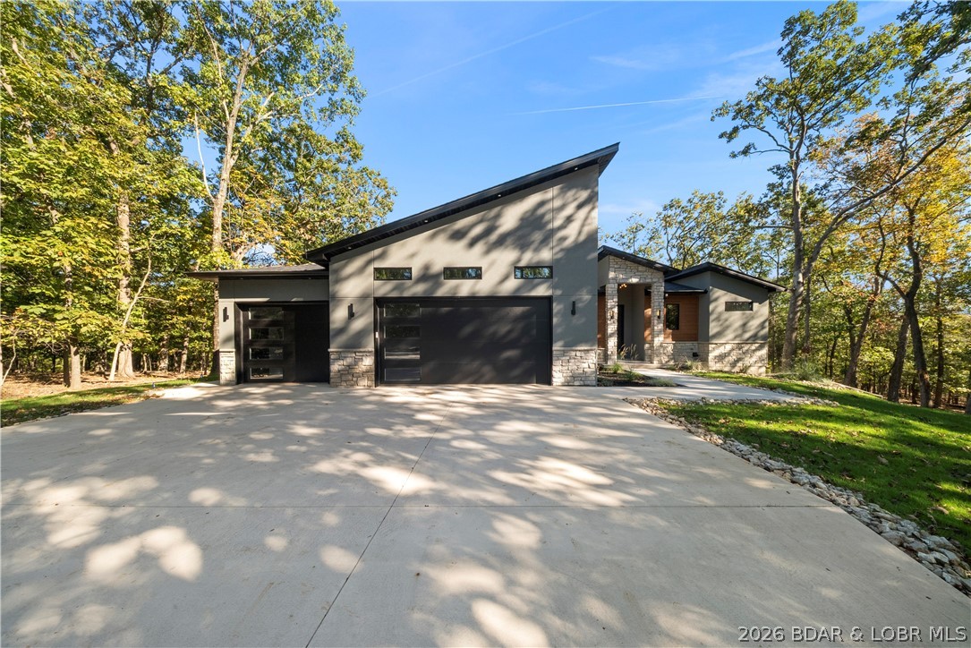 105 Fairoaks Lane — photo