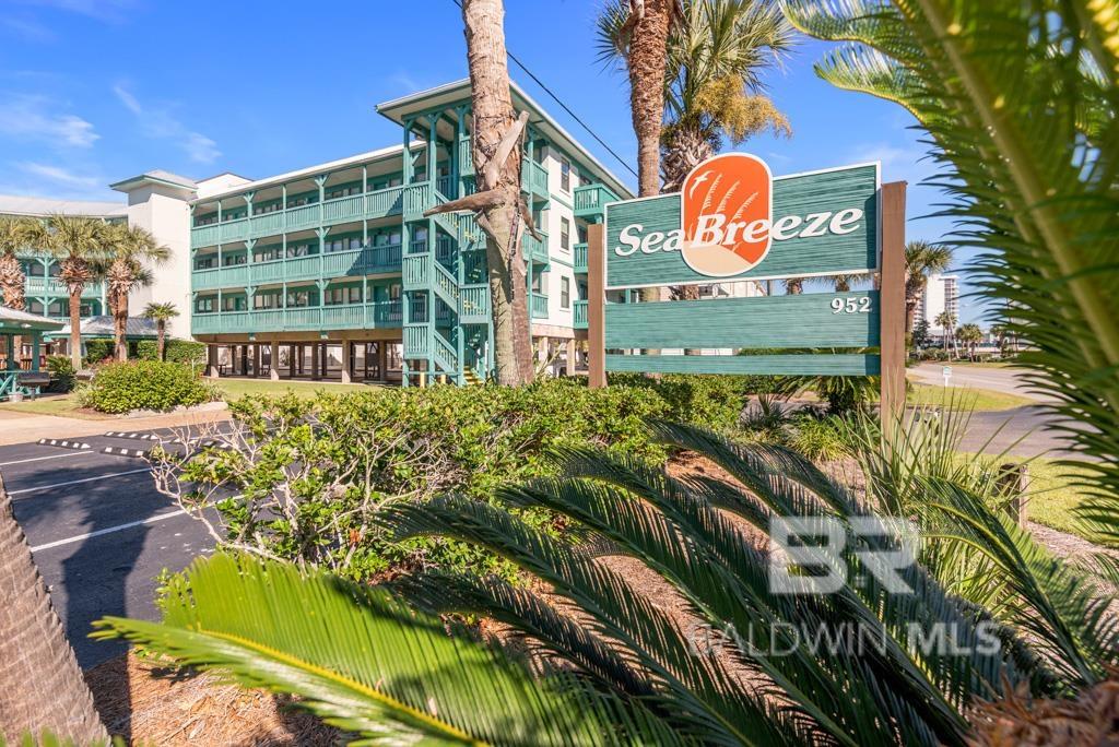 952 W Beach Boulevard — photo