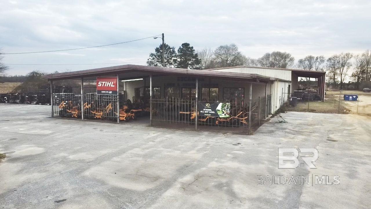 8720 Highway 31 — photo