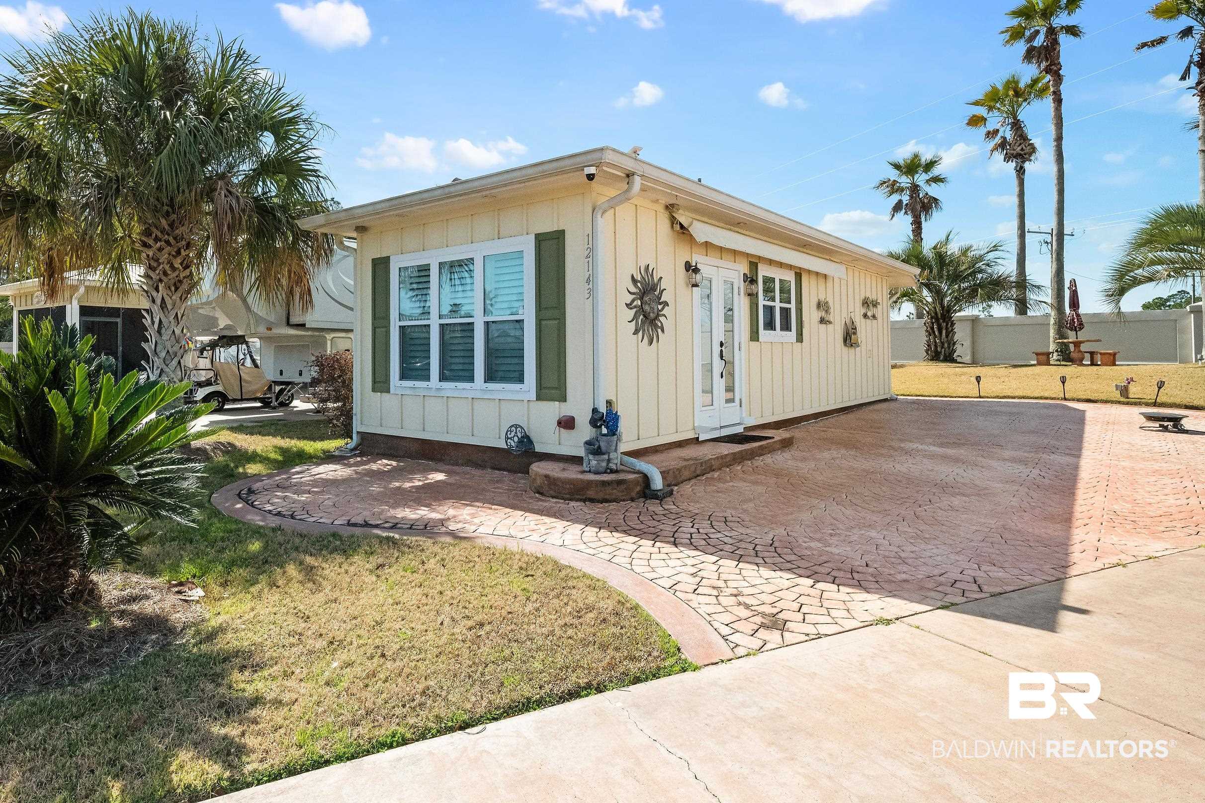 12143 Gateway Drive — photo