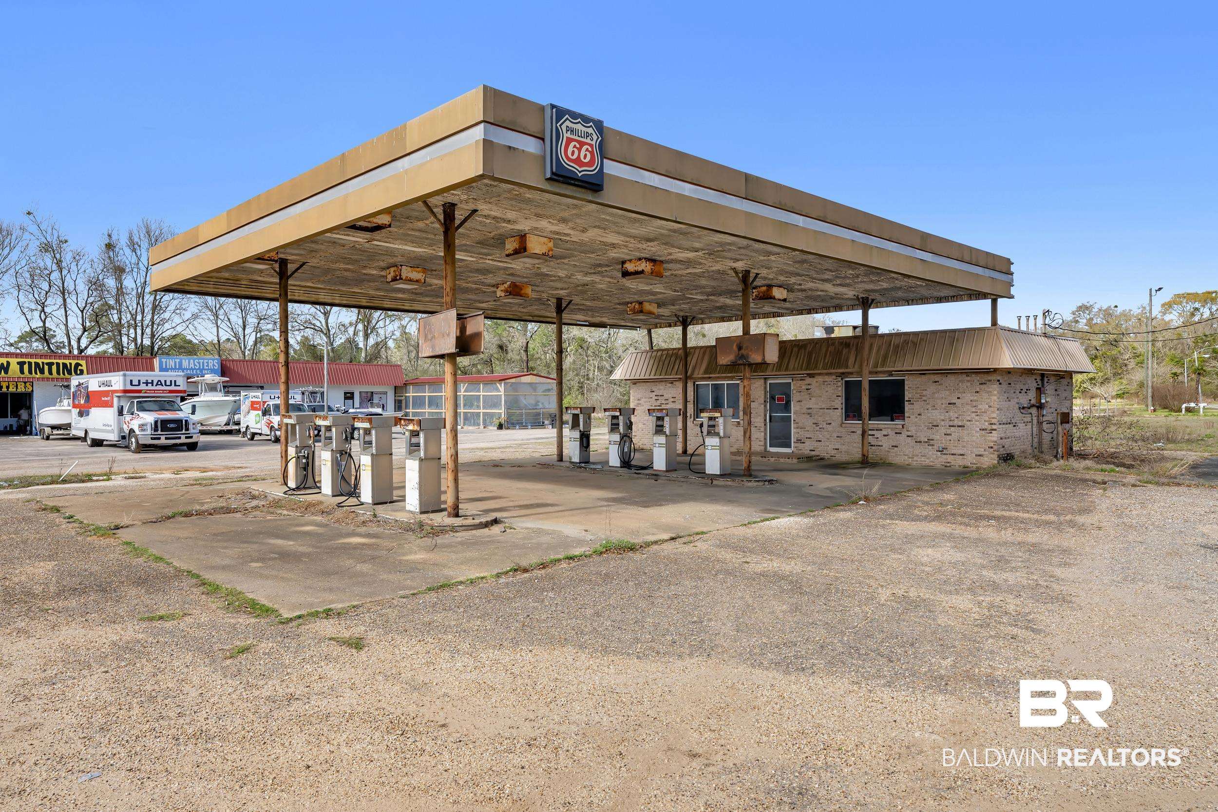 5906 Highway 90 — photo