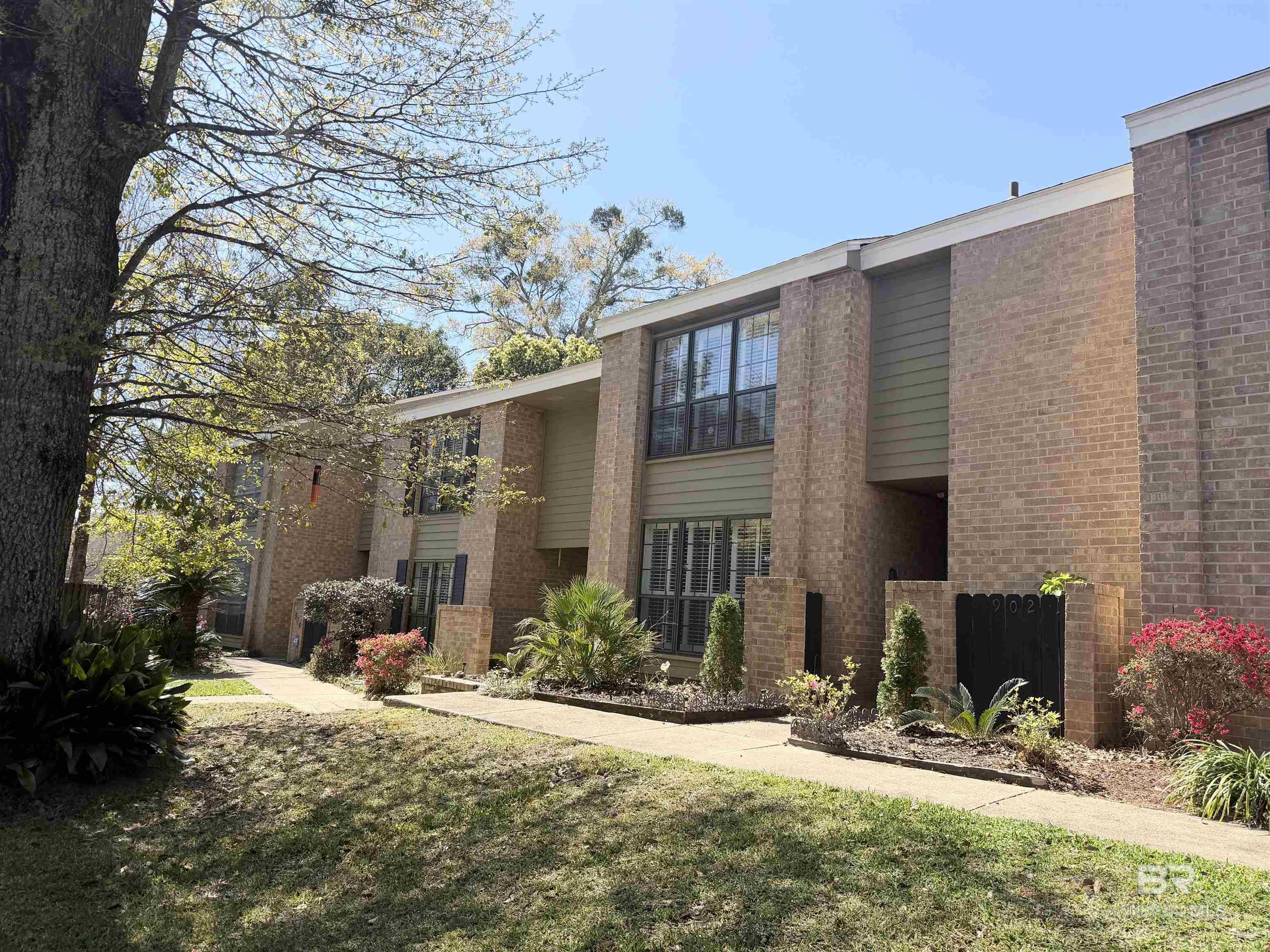 2901 Grant Street # 902 — photo