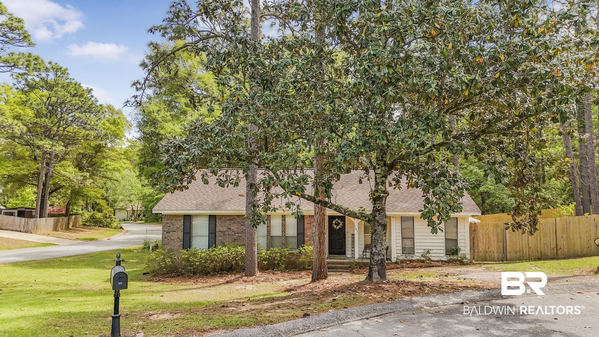 101 Buena Vista Circle South — photo