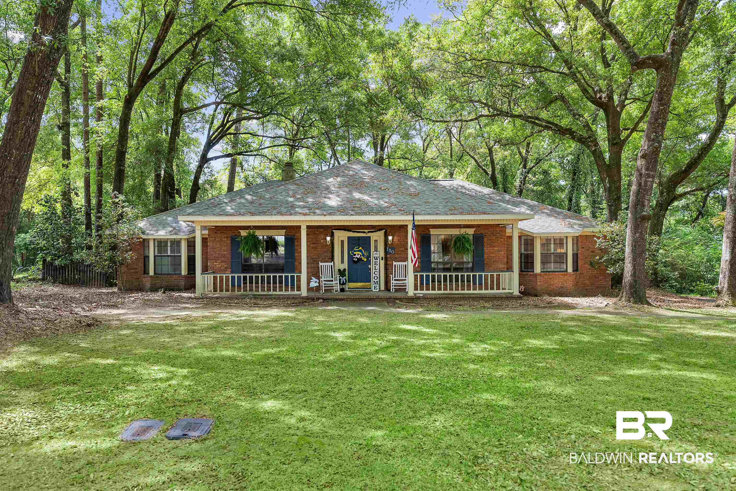 710 Holly Drive — photo