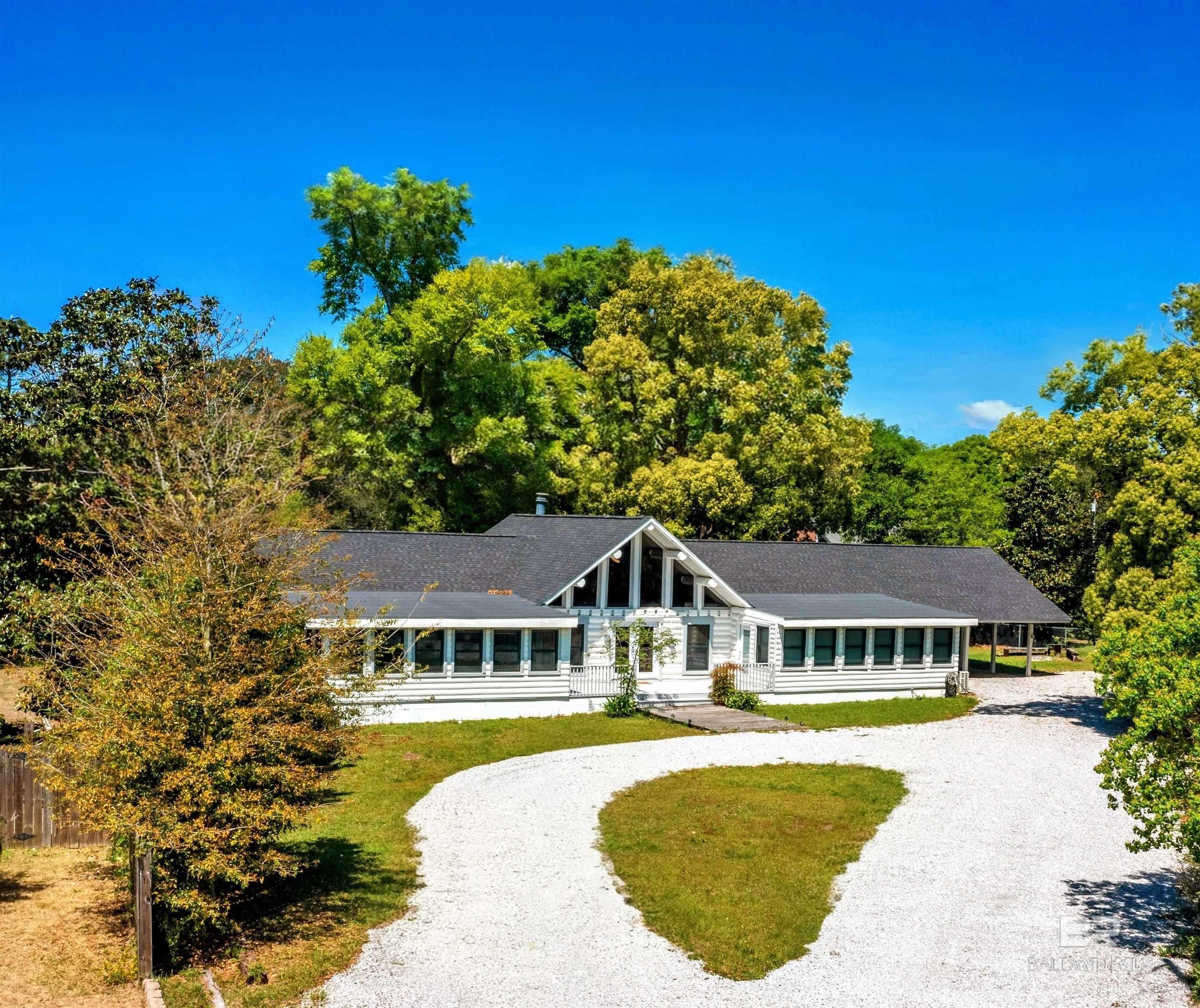 2221 Club House Drive — photo