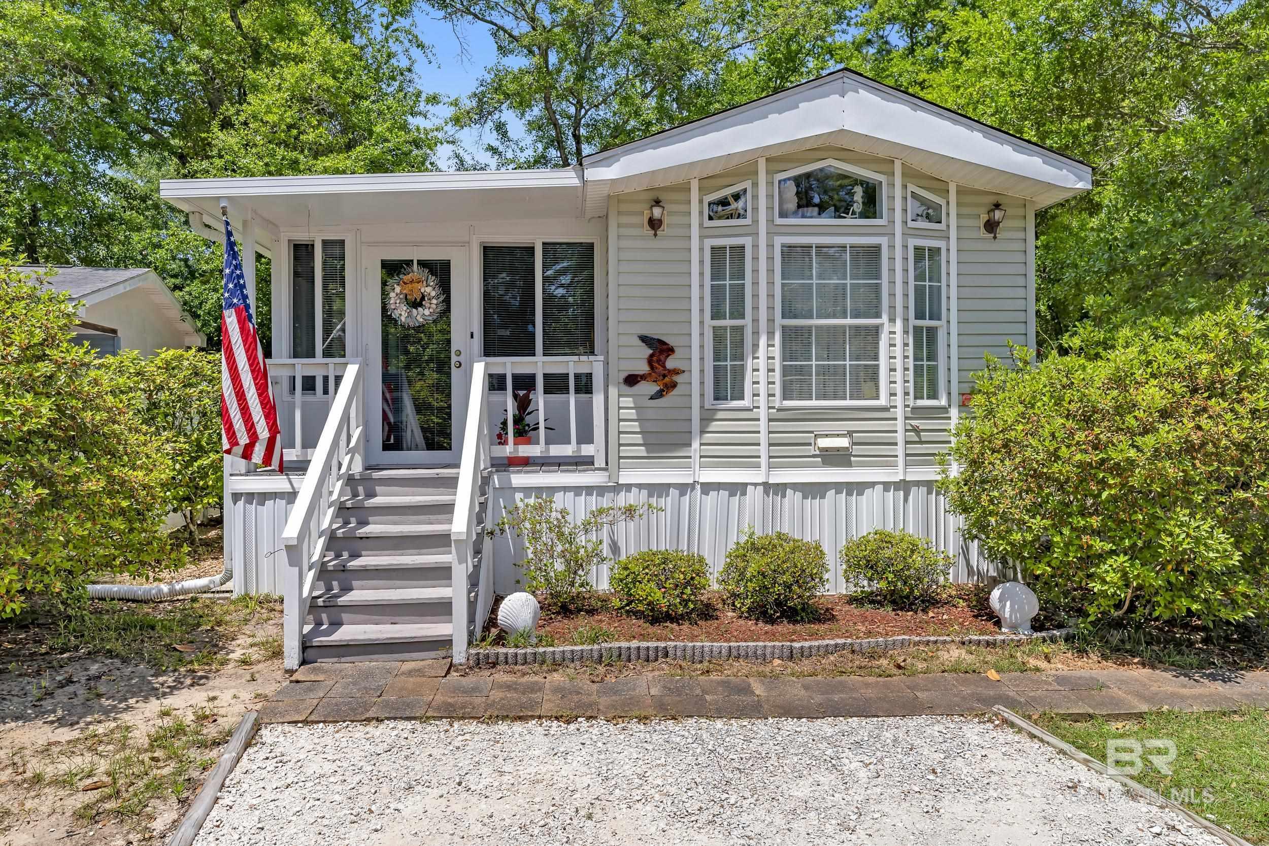 616 Escambia Loop — photo