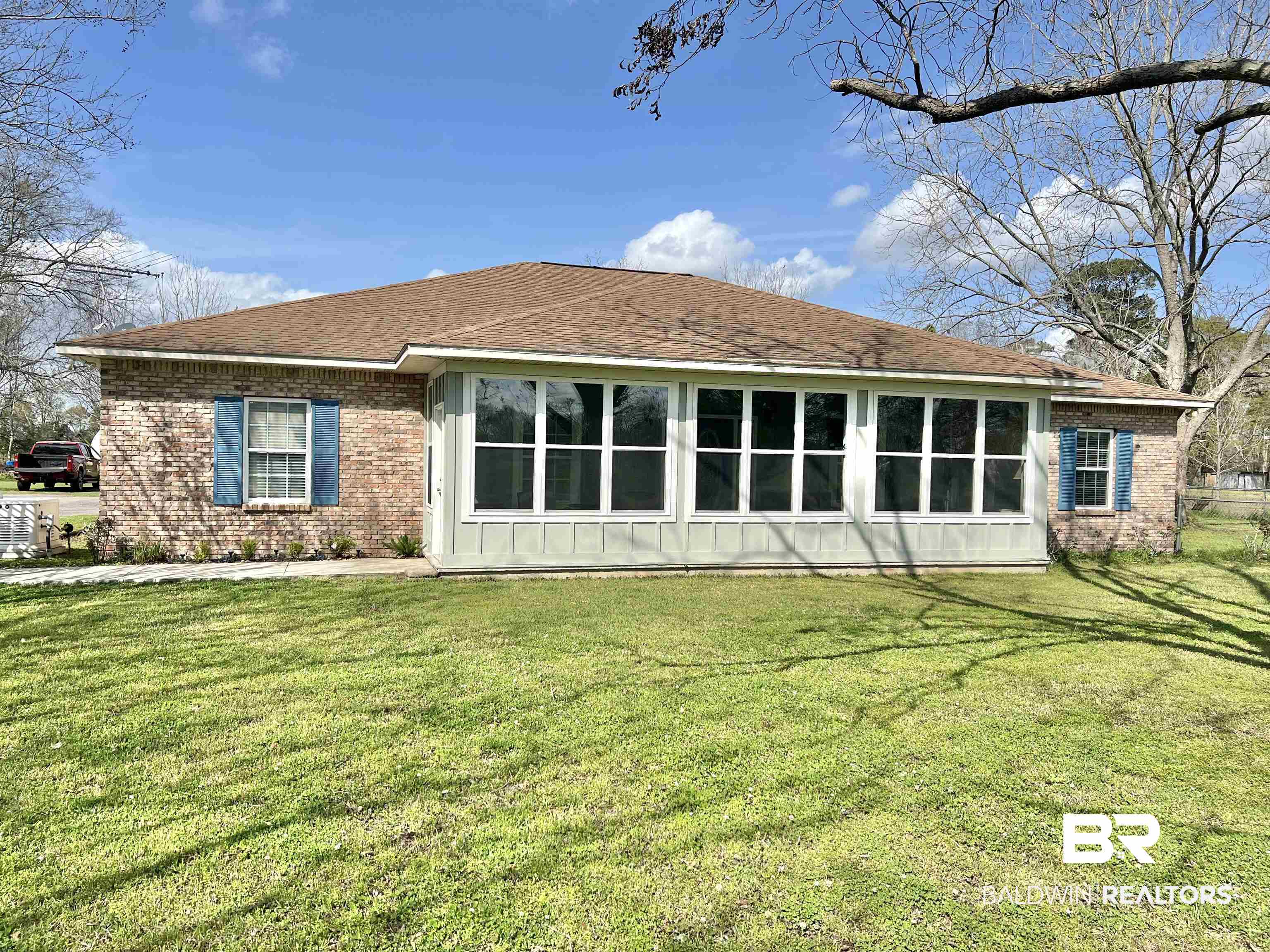 2259 E Laurel Street — photo