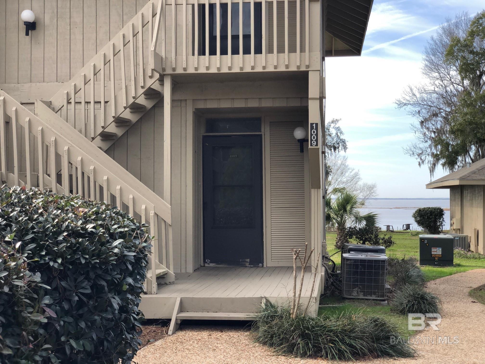 1009 Sea Cliff North — photo