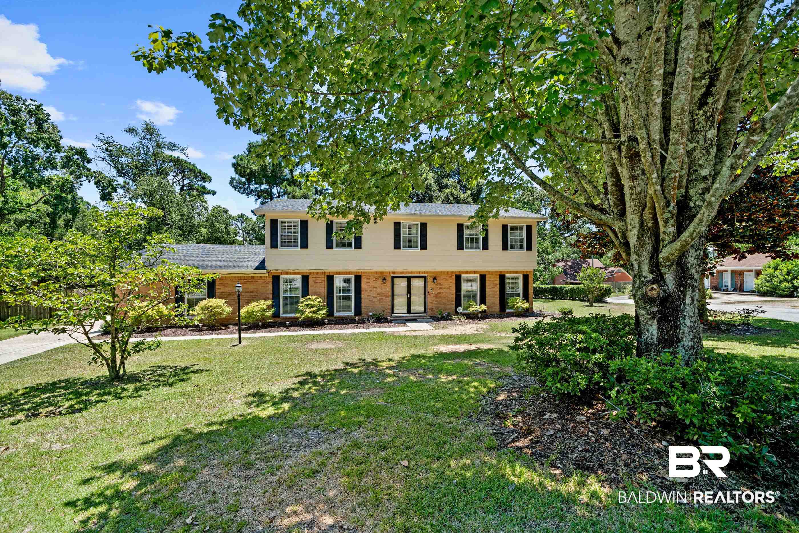 102 Iris Circle — photo