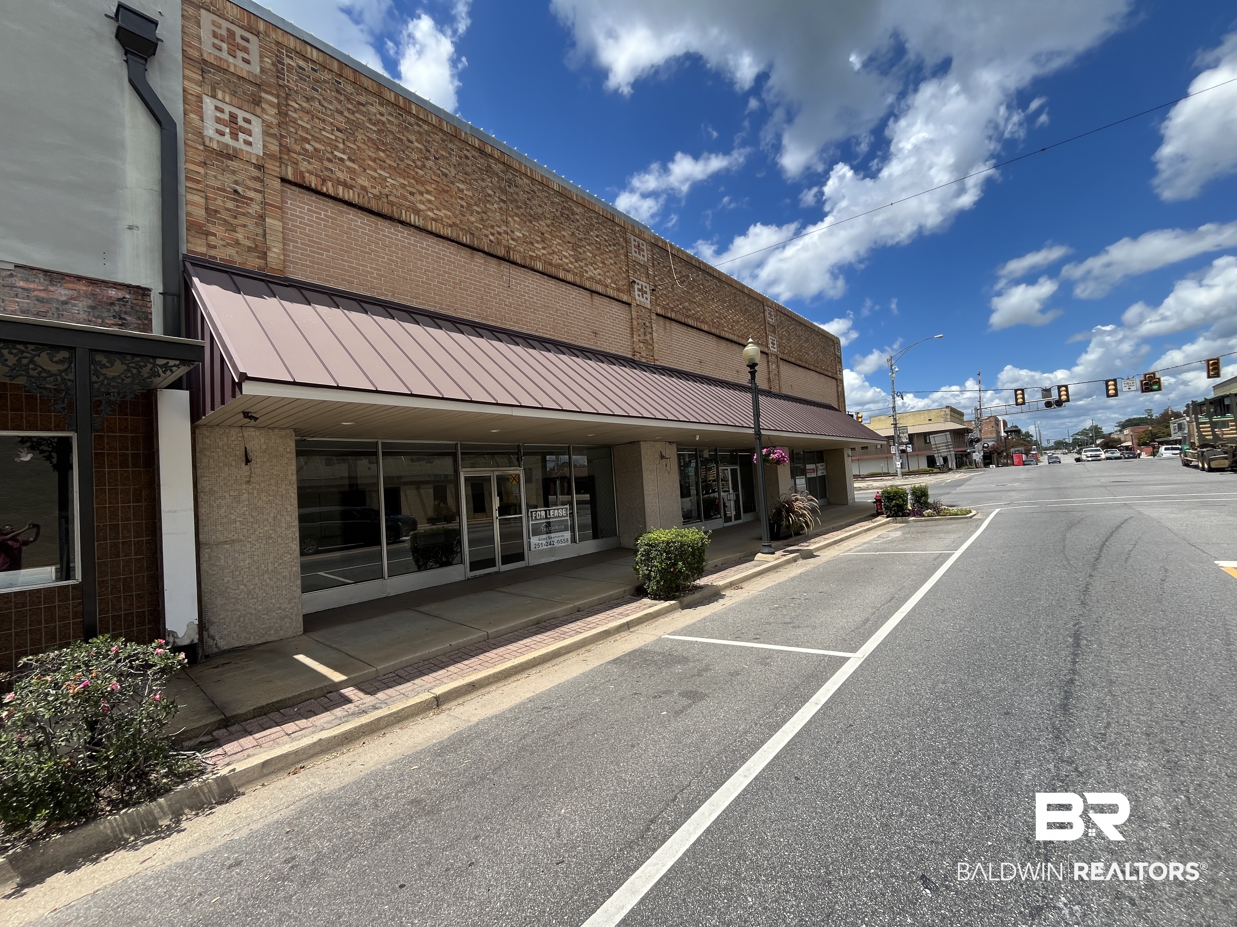 102 S Main Street — photo