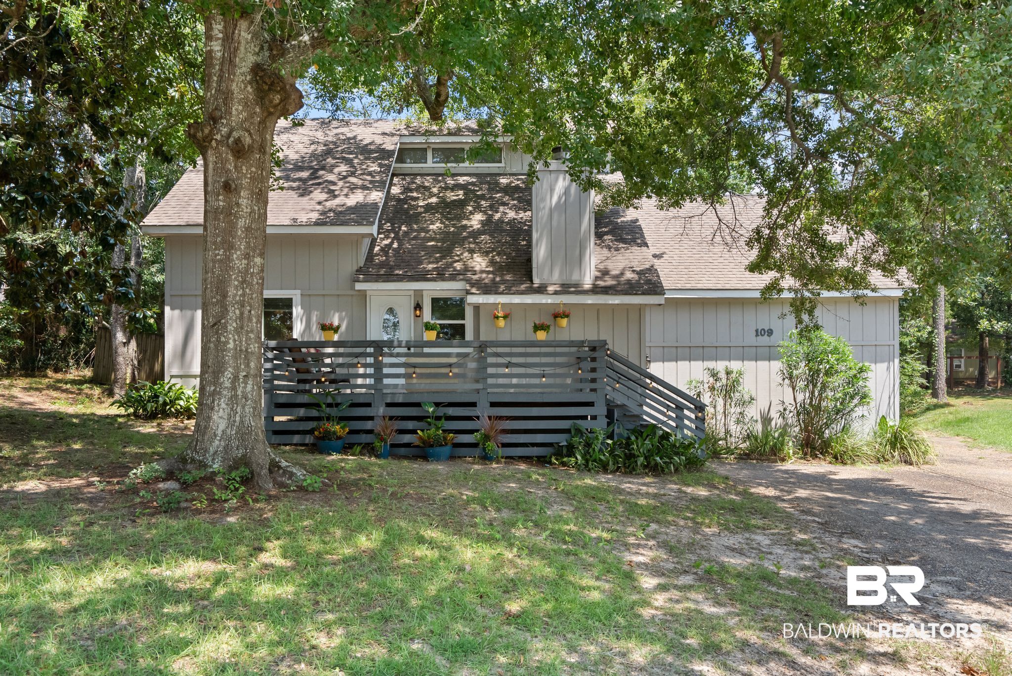 109 Ventura Cir — photo