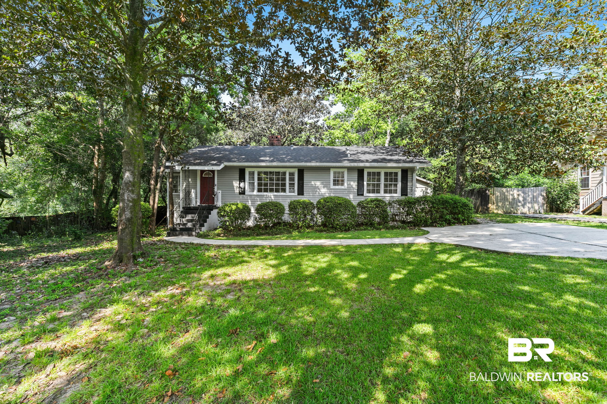 1009 W Pinewood Dr — photo