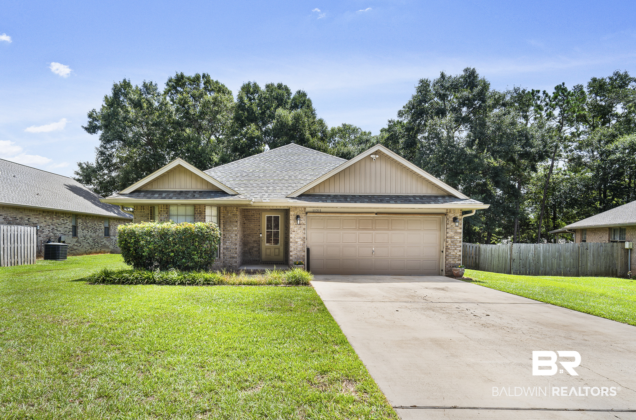 11211 Herschel Loop — photo