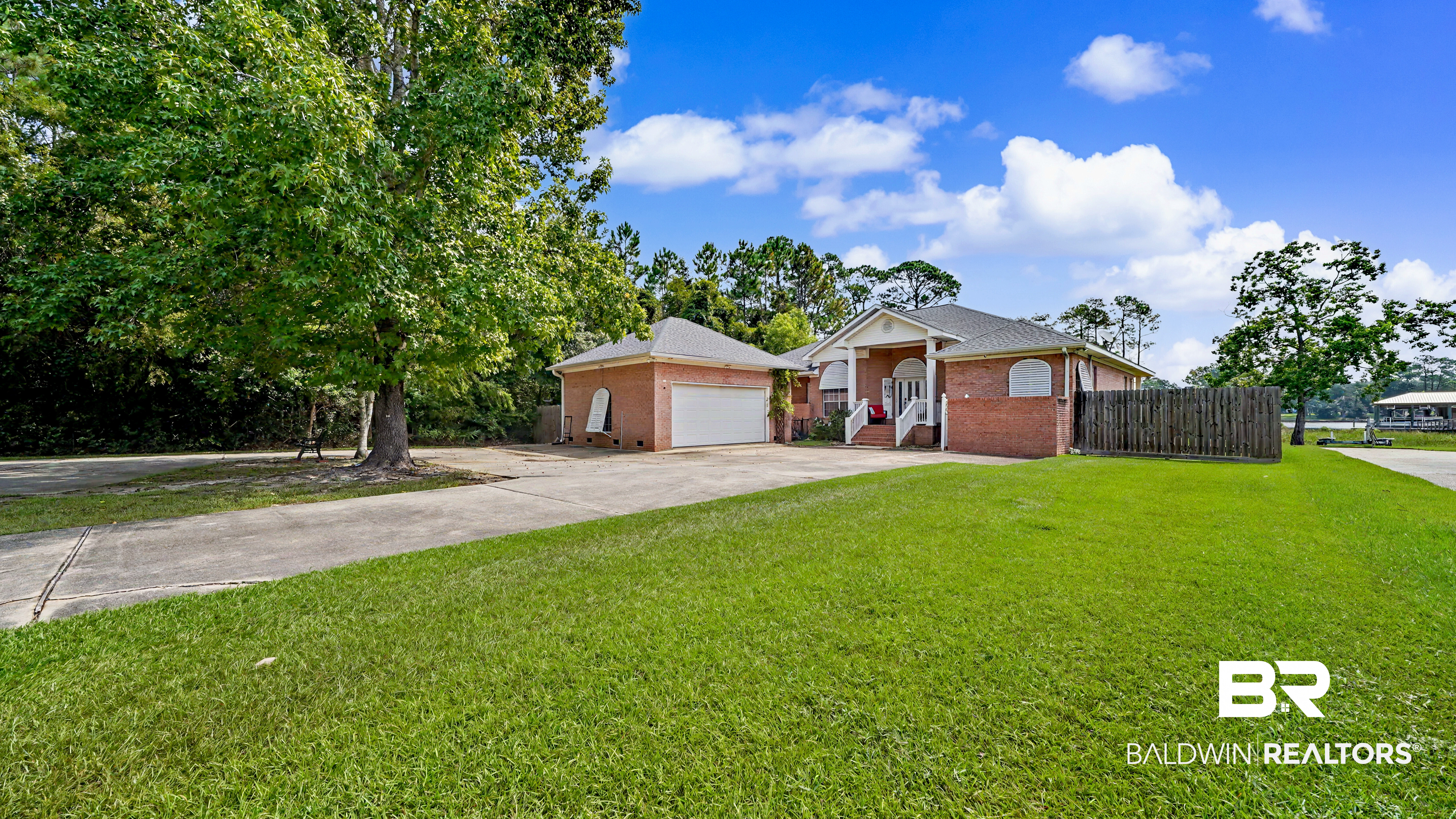 8905 Bay Point Dr — photo