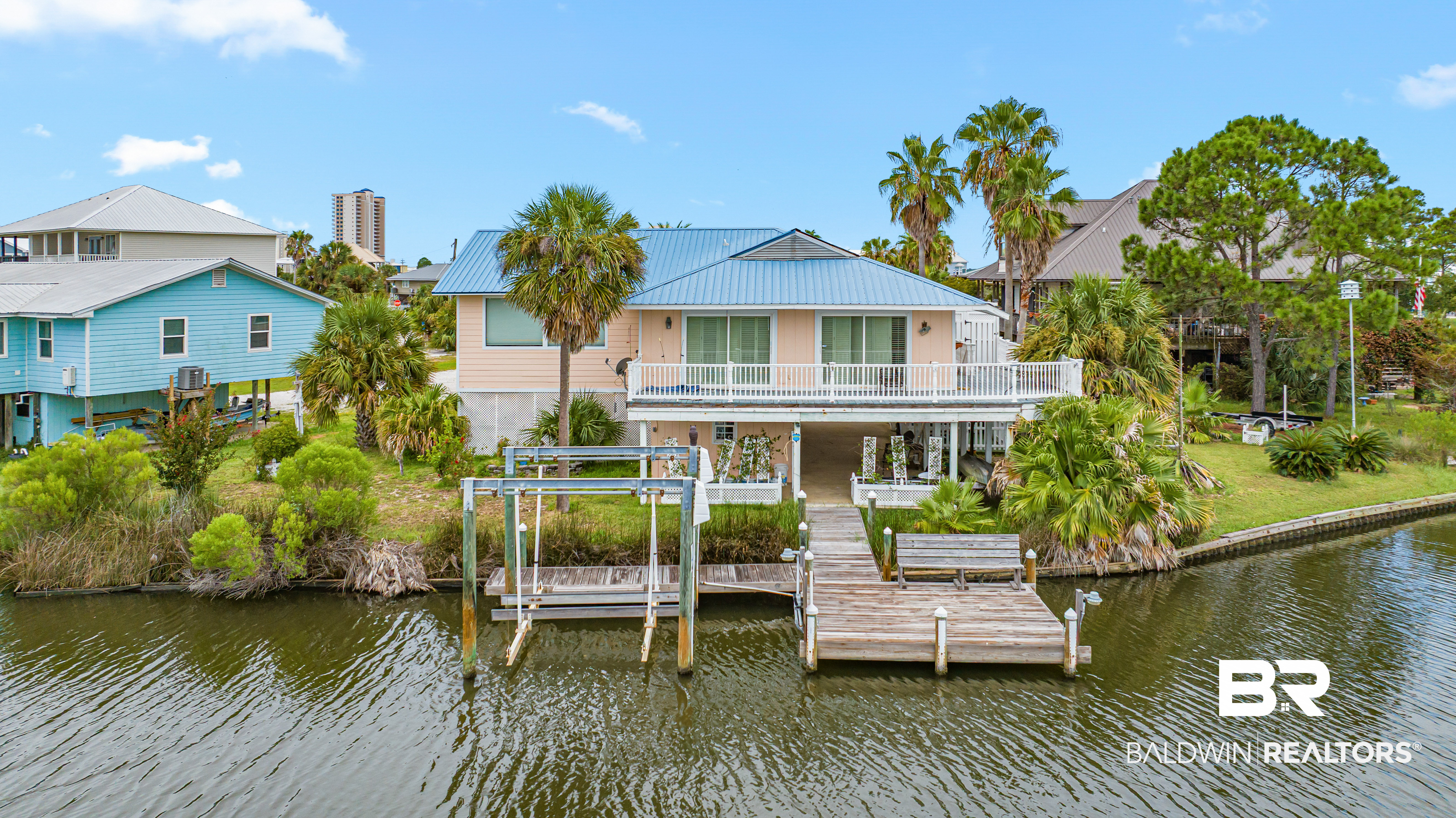 224 Shoreland Circle — photo