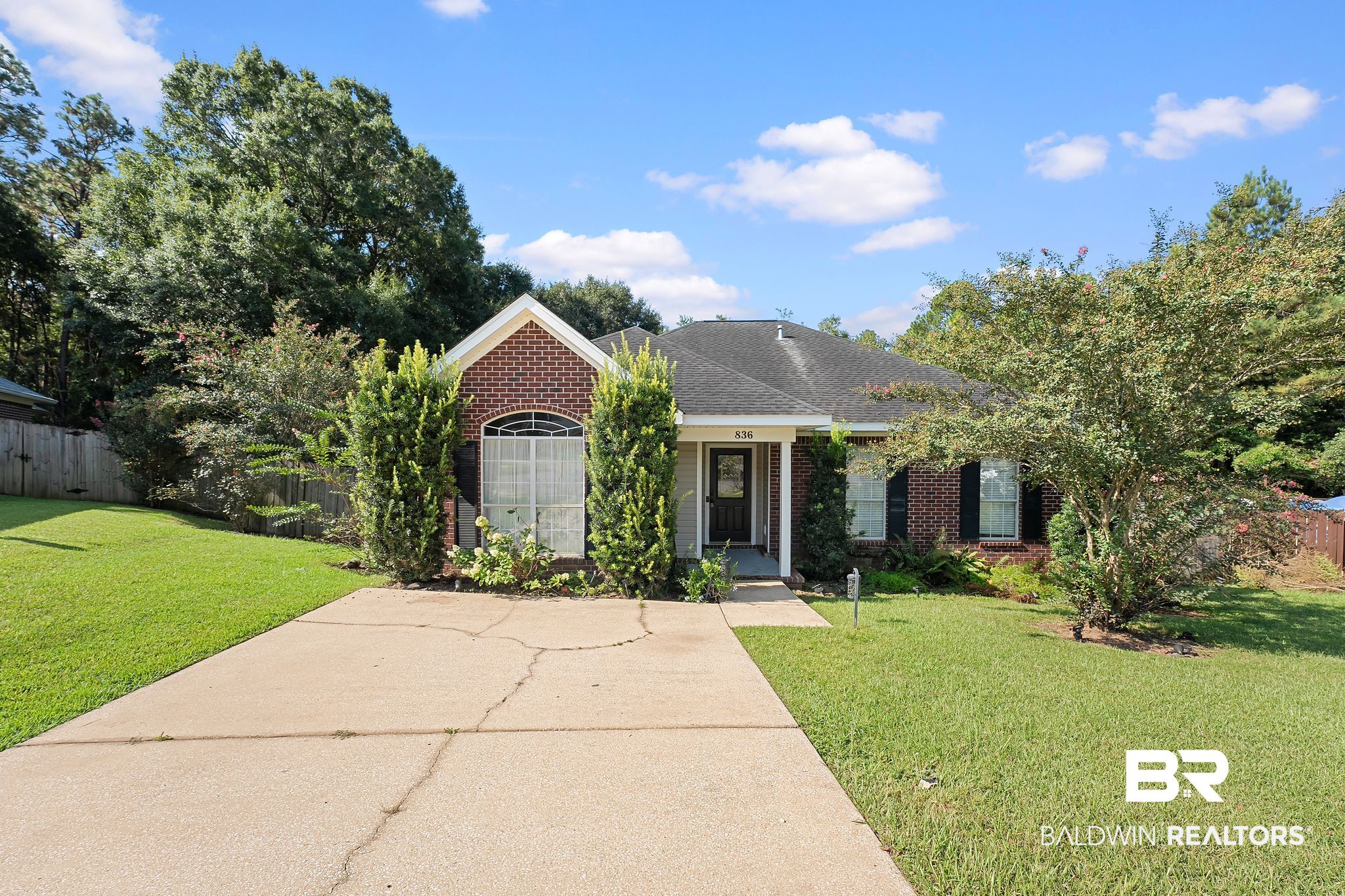 836 Willow Pointe Drive E — photo