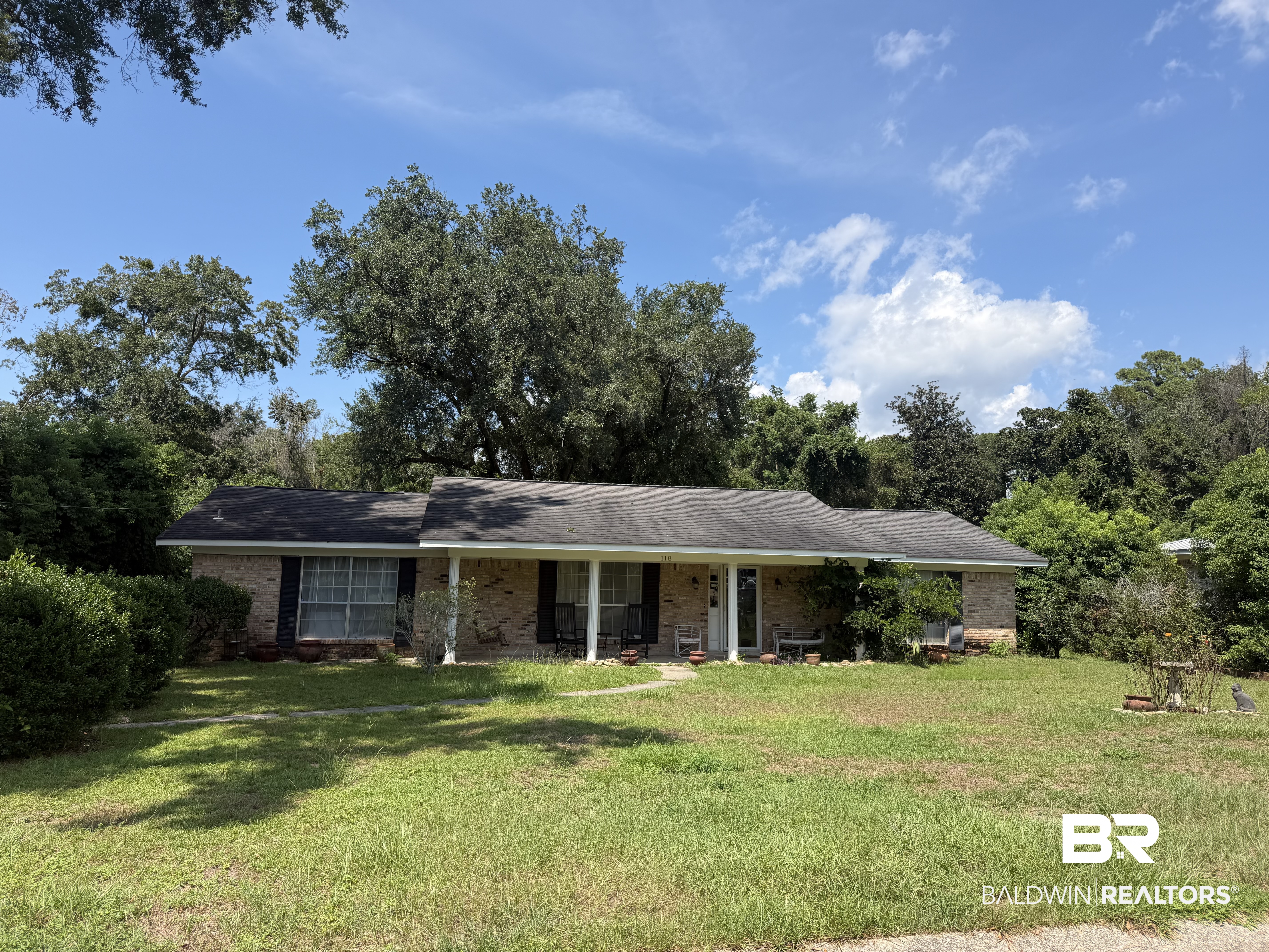118 Paddock Drive — photo