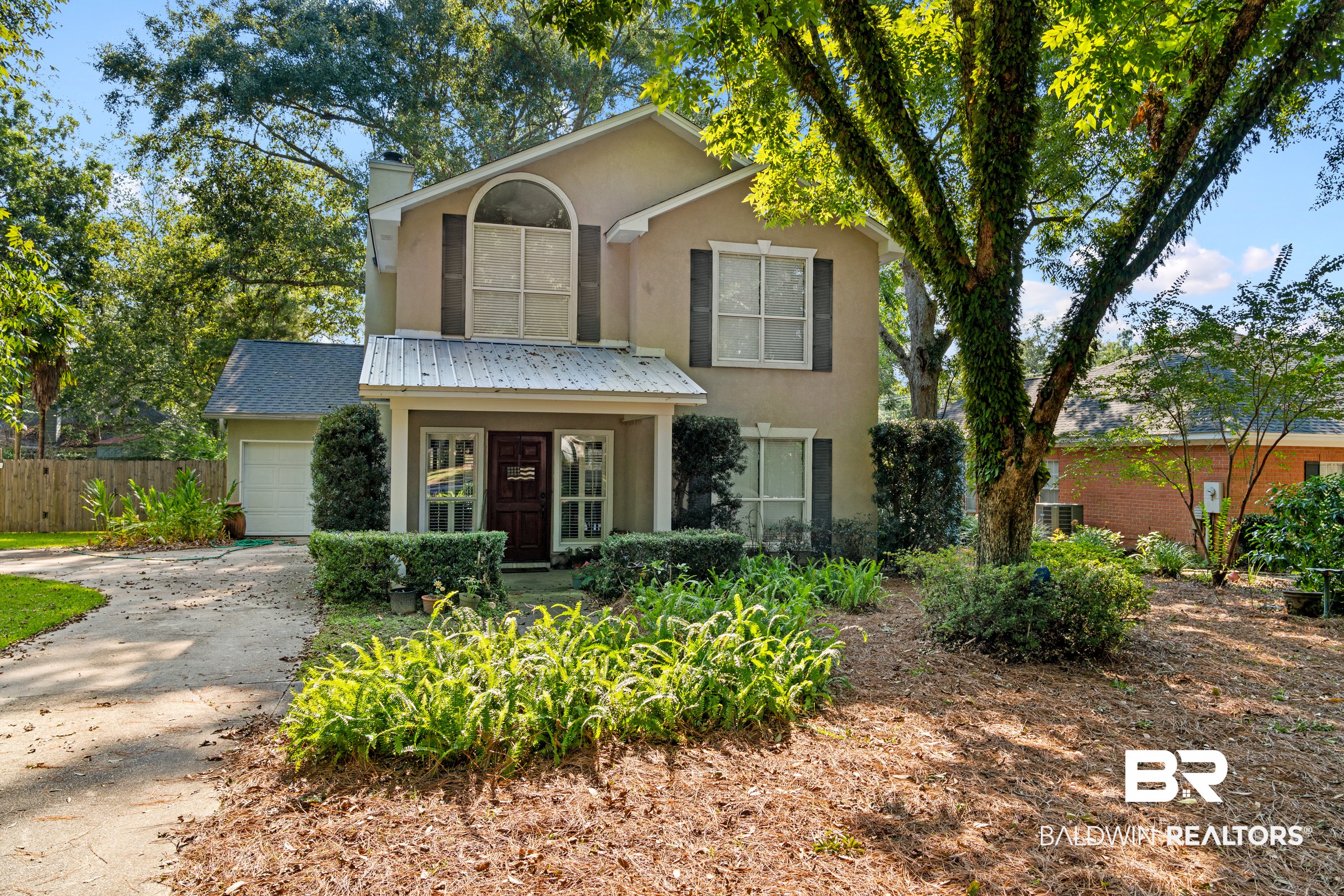 2102 Victoria Drive — photo