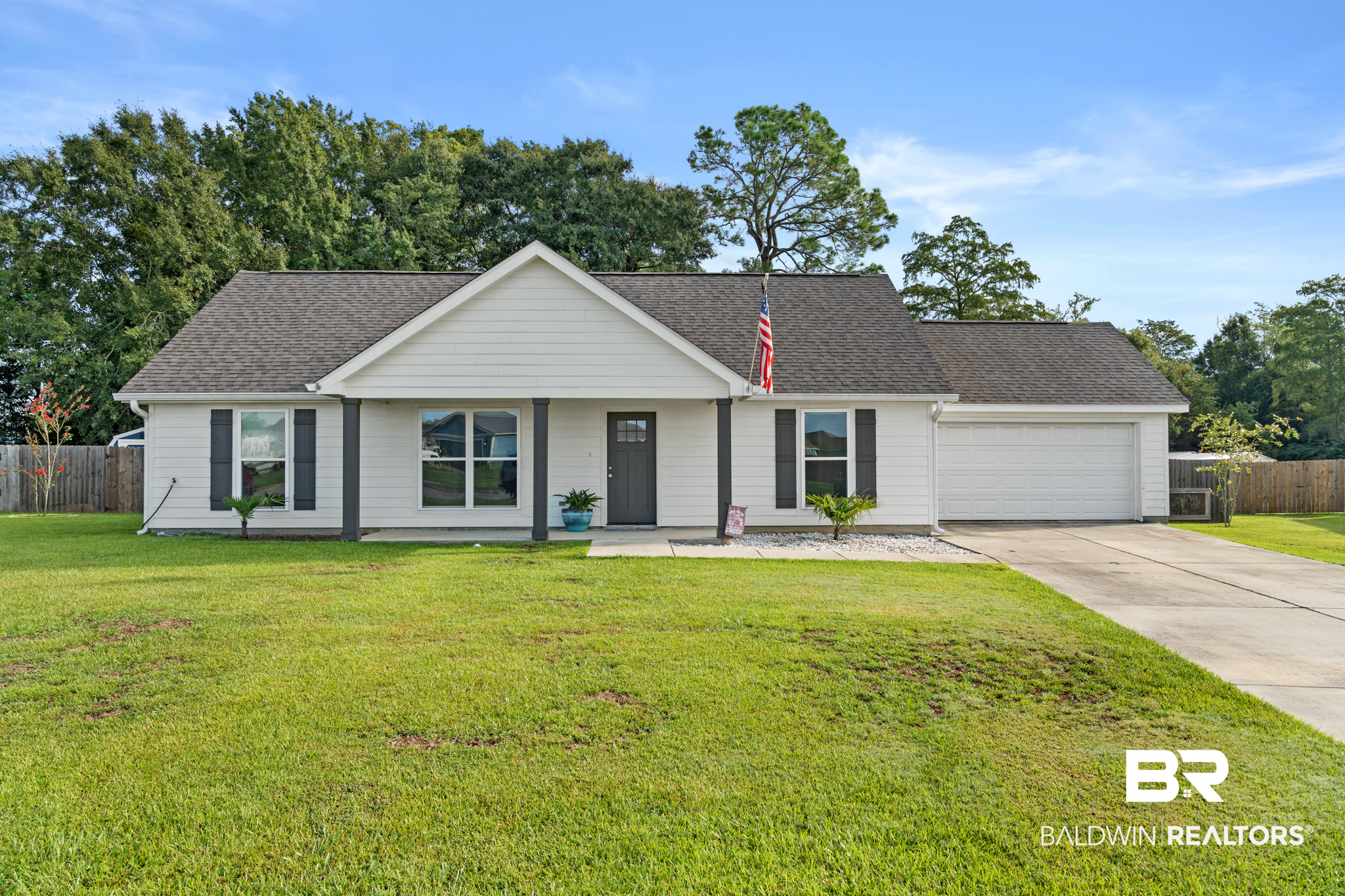 228 Lakefront Circle — photo