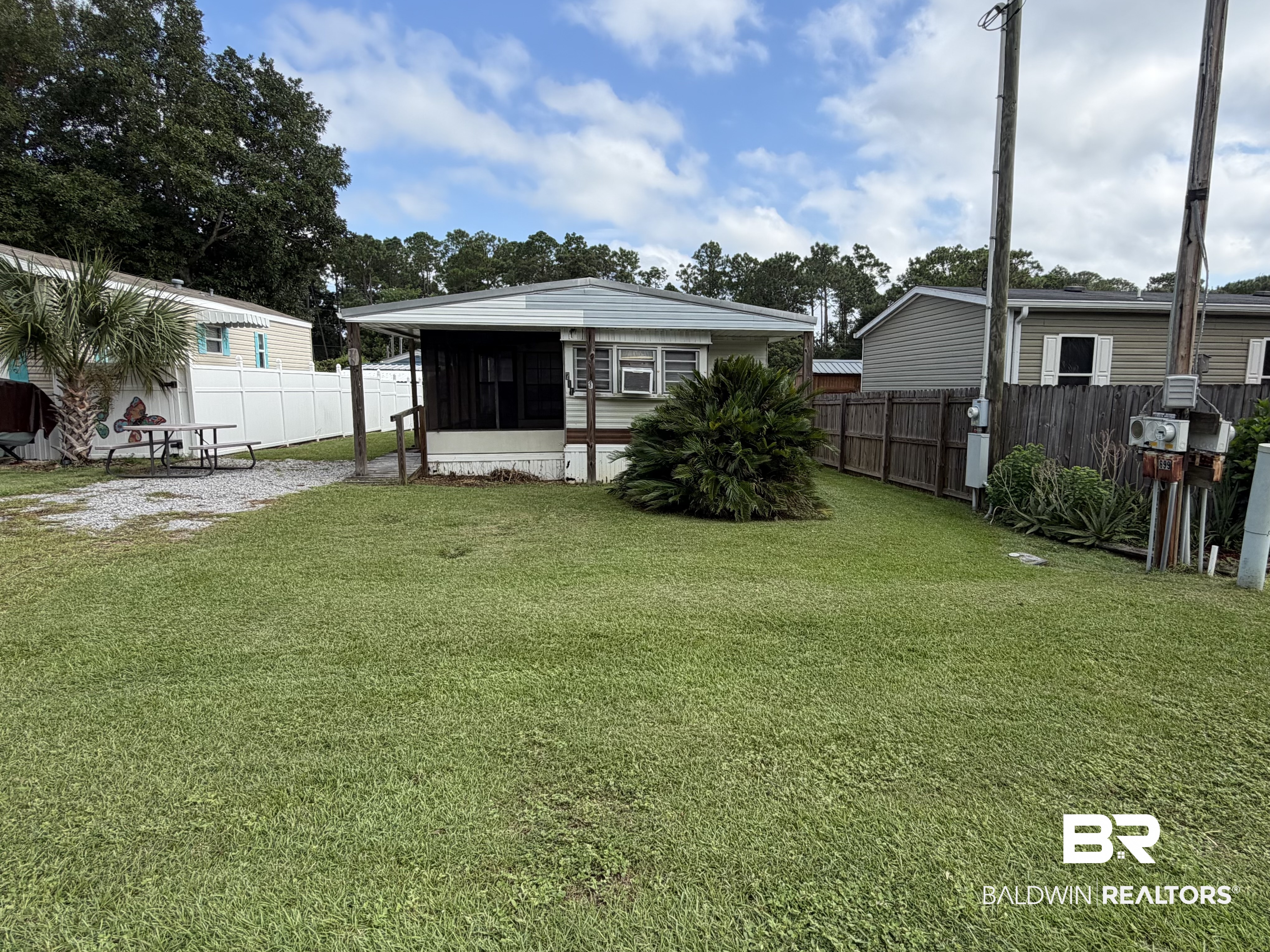 701 Escambia Loop — photo