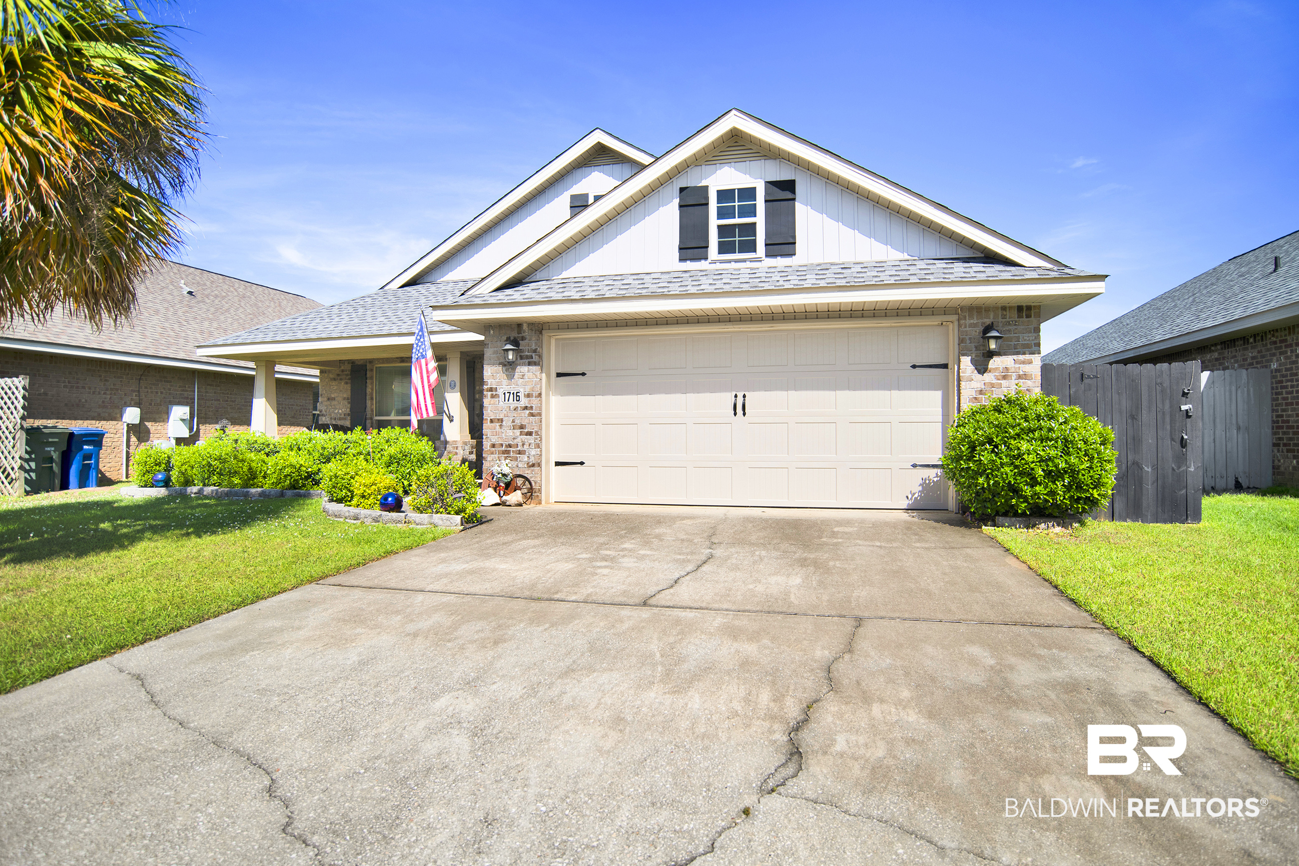 1716 Arcadia Dr — photo