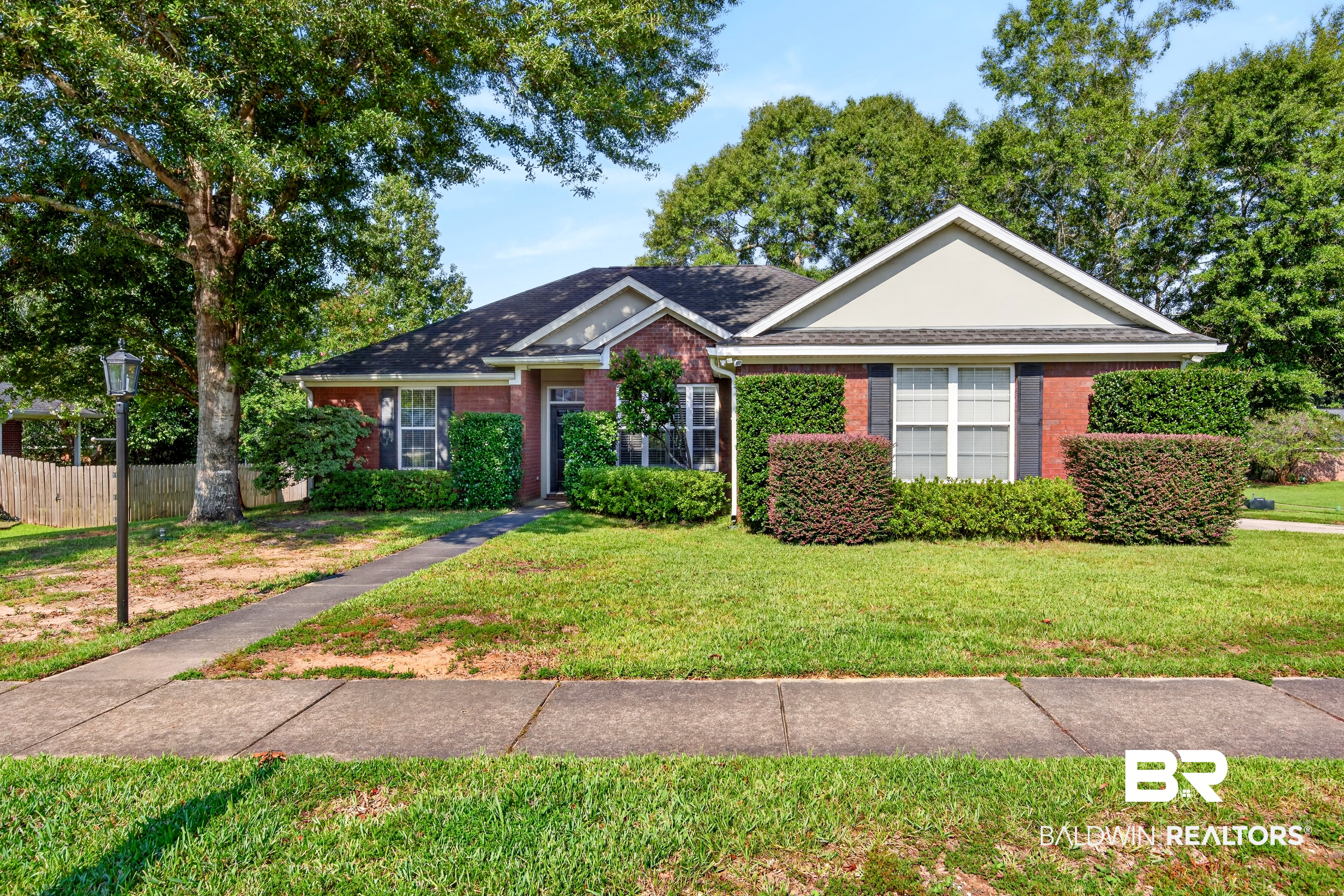 1628 Ashmoor Dr — photo